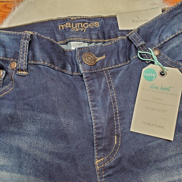 Maurices Curvy Slim Boot Cut Jeans Short - Picture 2 of 4